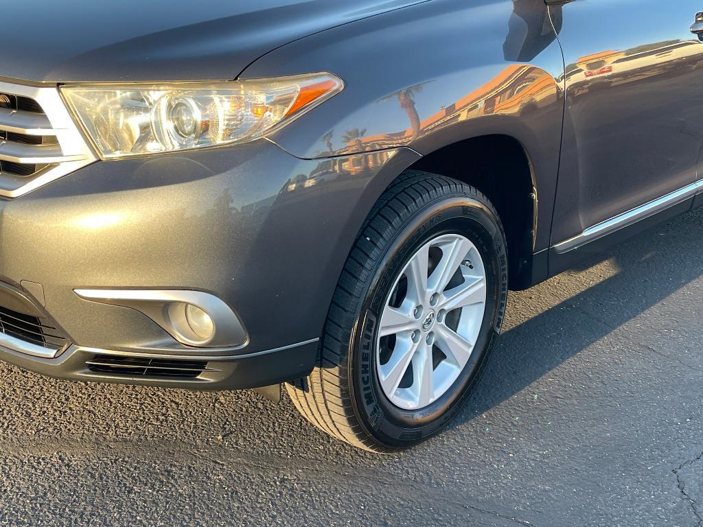 used 2013 Toyota Highlander car, priced at $11,995