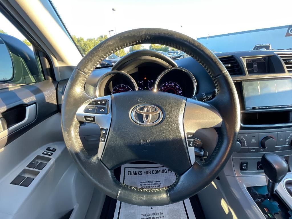 used 2013 Toyota Highlander car, priced at $11,995