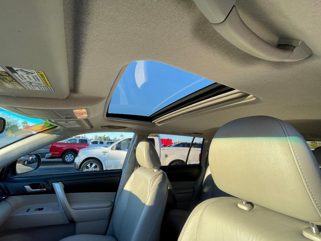 used 2013 Toyota Highlander car, priced at $11,995