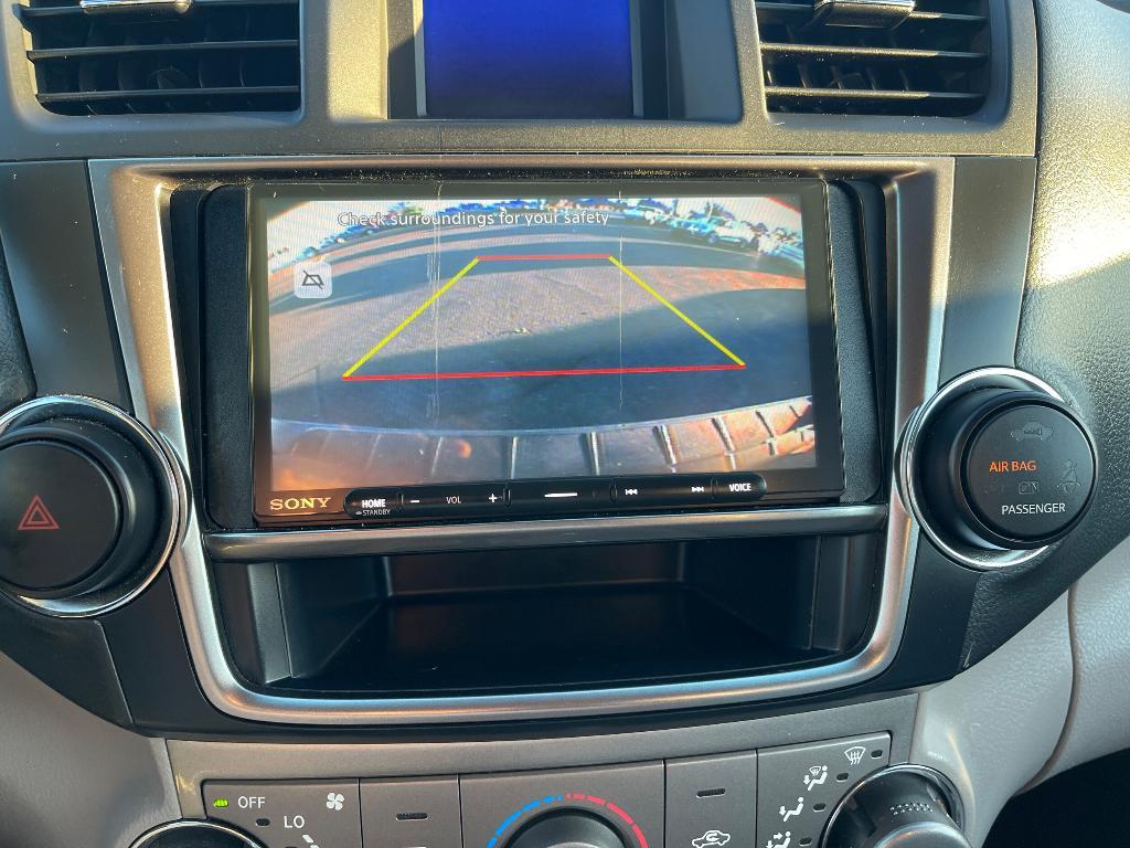 used 2013 Toyota Highlander car, priced at $11,995