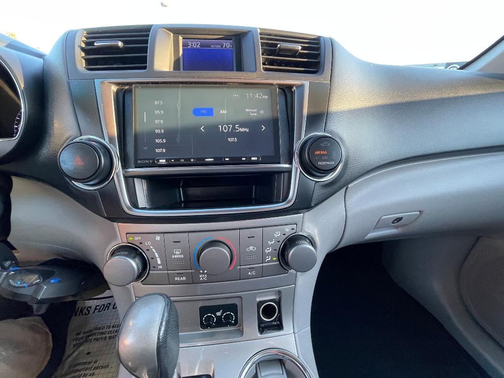 used 2013 Toyota Highlander car, priced at $11,995