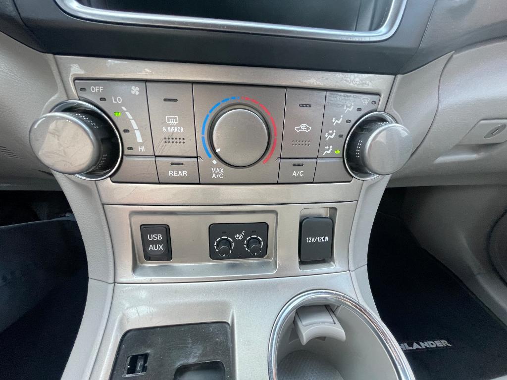 used 2013 Toyota Highlander car, priced at $14,495