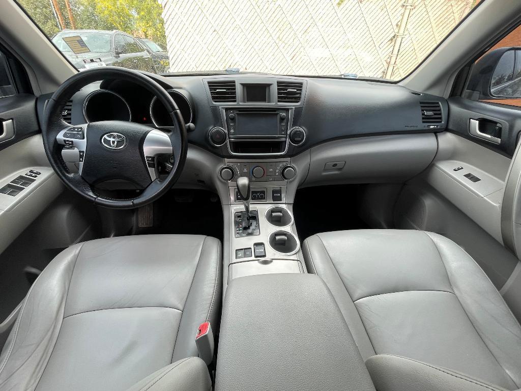 used 2013 Toyota Highlander car, priced at $14,495