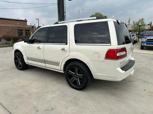 used 2007 Lincoln Navigator car, priced at $7,995