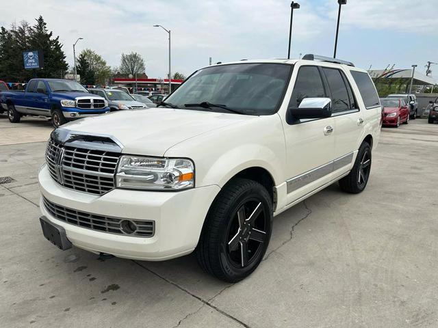 used 2007 Lincoln Navigator car, priced at $7,995