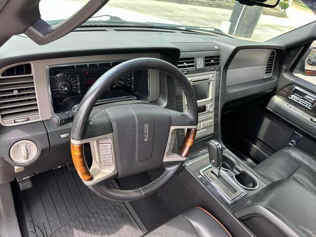 used 2007 Lincoln Navigator car, priced at $7,995