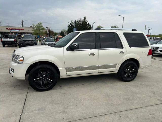 used 2007 Lincoln Navigator car, priced at $7,995