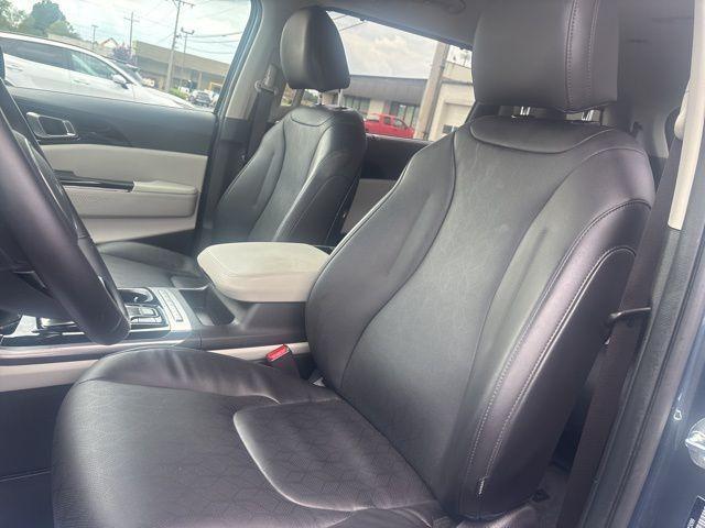 used 2024 Kia Carnival car, priced at $38,157