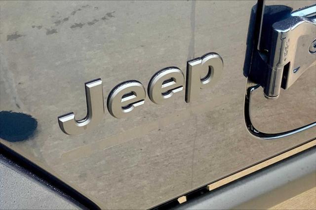 new 2025 Jeep Gladiator car, priced at $39,999