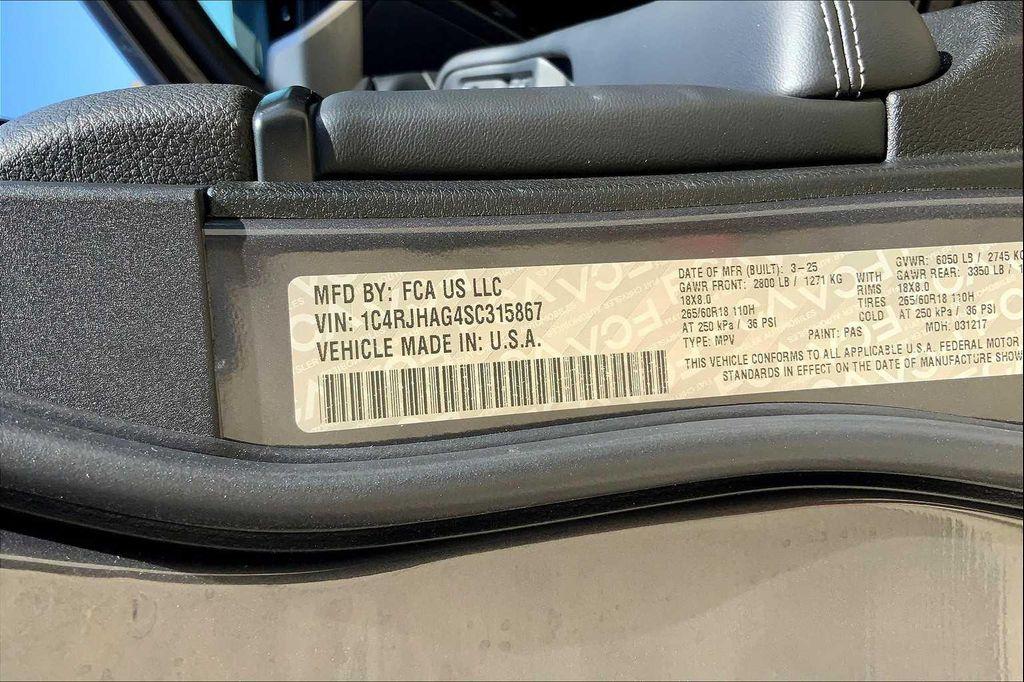 new 2025 Jeep Grand Cherokee car, priced at $38,499