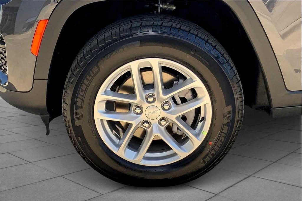 new 2025 Jeep Grand Cherokee car, priced at $38,499