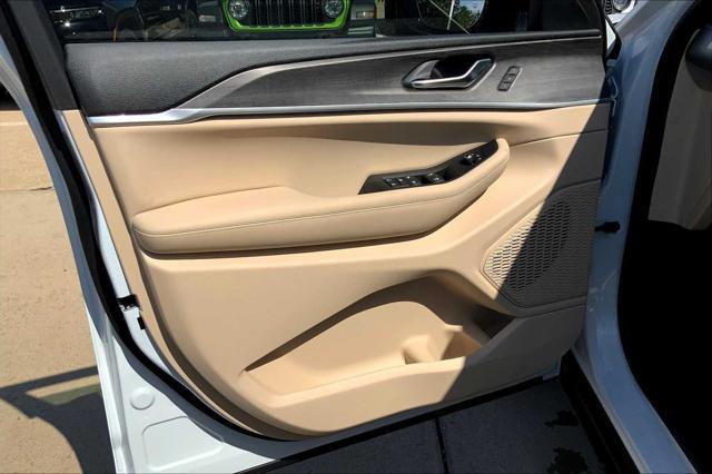 new 2025 Jeep Grand Cherokee L car, priced at $51,515