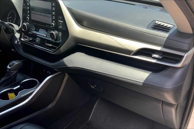 used 2021 Toyota Highlander car, priced at $25,890