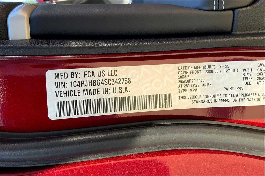 new 2025 Jeep Grand Cherokee car, priced at $47,999