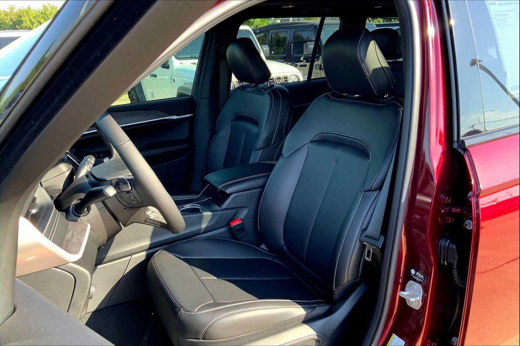 new 2025 Jeep Grand Cherokee car, priced at $47,999