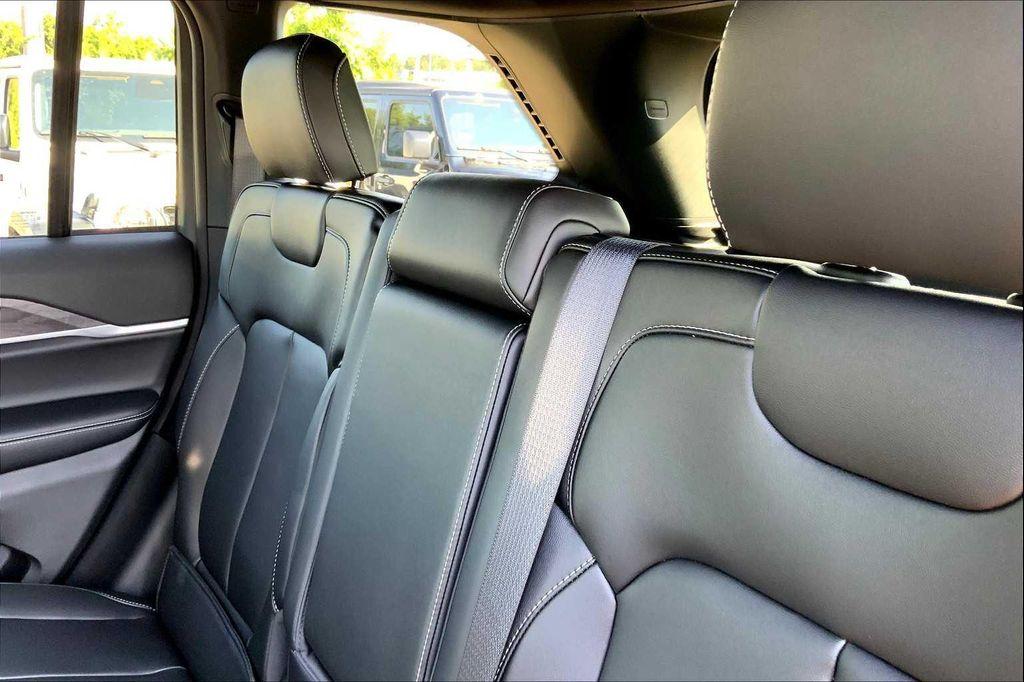 new 2025 Jeep Grand Cherokee car, priced at $47,999