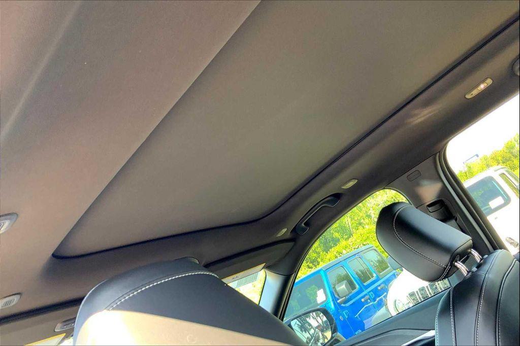 new 2025 Jeep Grand Cherokee car, priced at $47,999