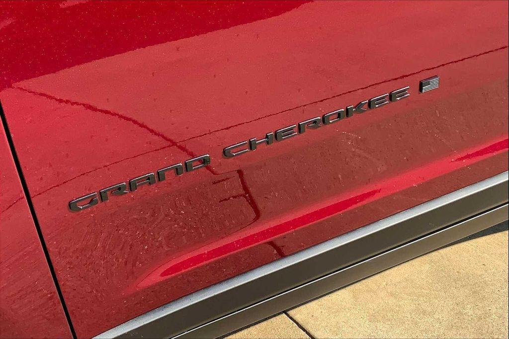 new 2025 Jeep Grand Cherokee car, priced at $47,999