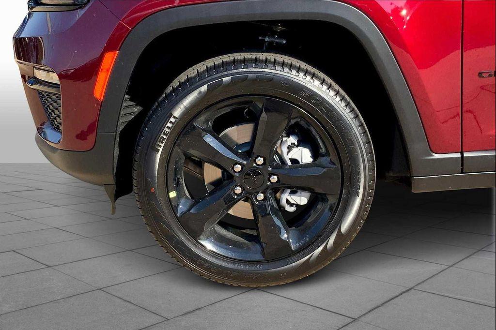 new 2025 Jeep Grand Cherokee car, priced at $47,999