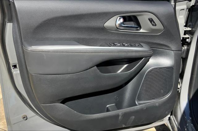 new 2025 Chrysler Pacifica car, priced at $44,640