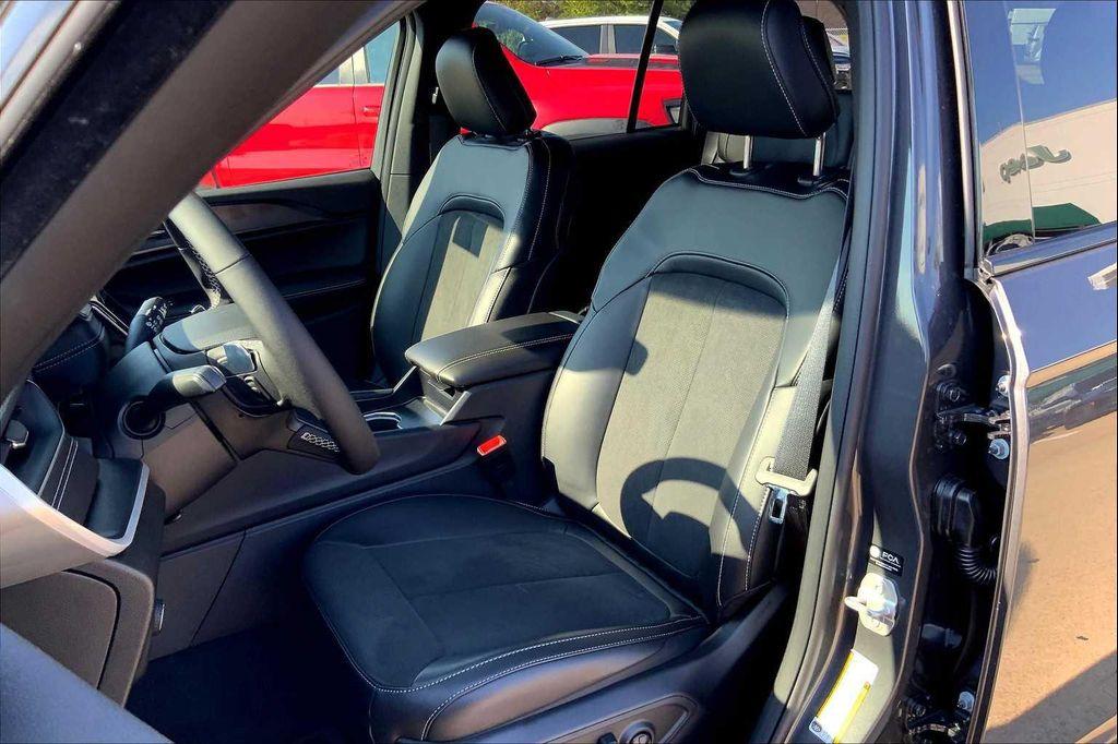 new 2025 Jeep Grand Cherokee car, priced at $43,499