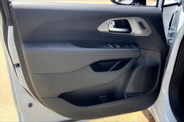 new 2025 Chrysler Pacifica car, priced at $44,445