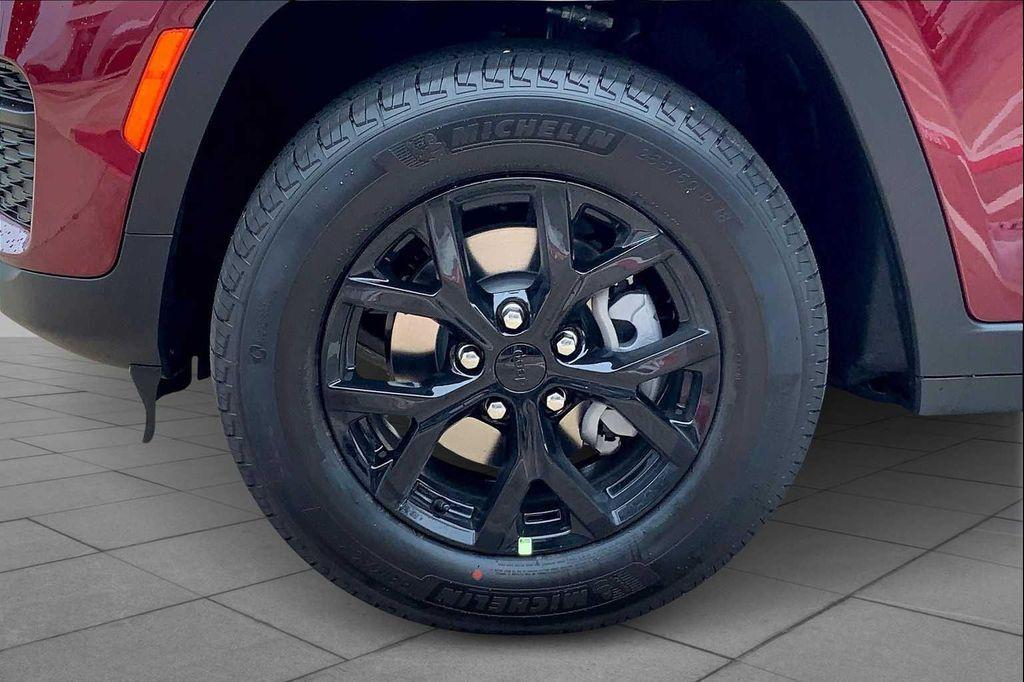 new 2025 Jeep Grand Cherokee car, priced at $42,499