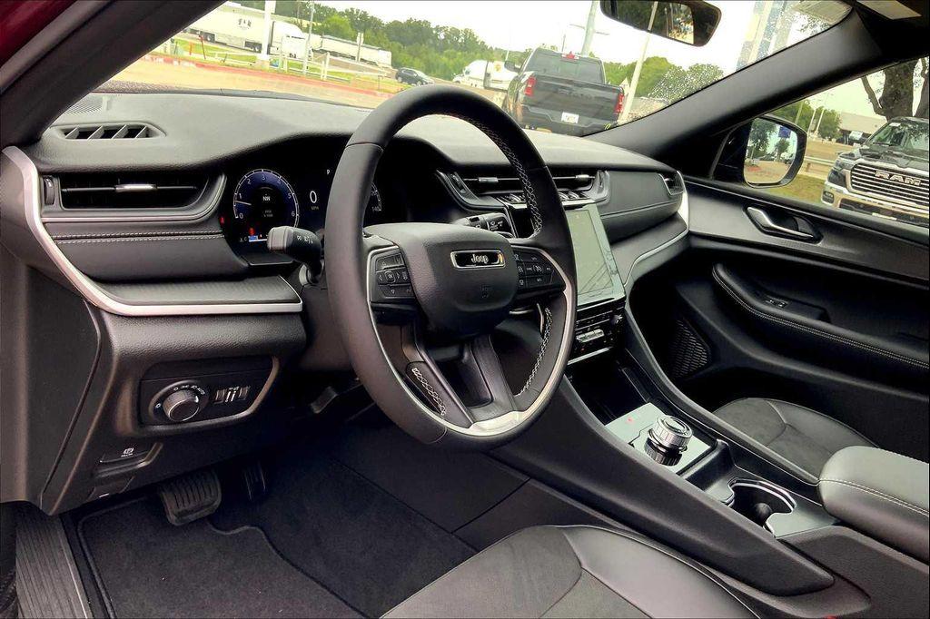 new 2025 Jeep Grand Cherokee car, priced at $42,499