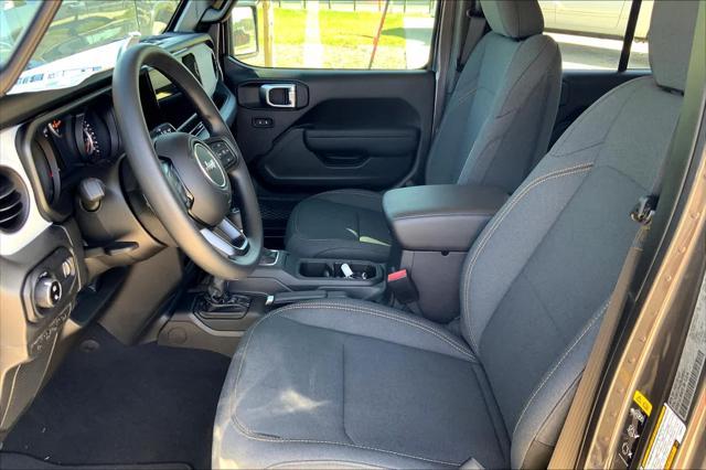 new 2025 Jeep Gladiator car, priced at $44,680