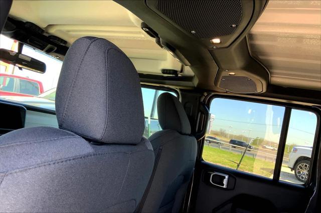 new 2025 Jeep Gladiator car, priced at $44,680