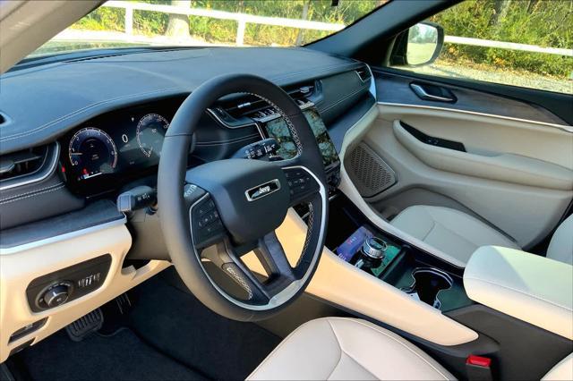 new 2025 Jeep Grand Cherokee car, priced at $48,999