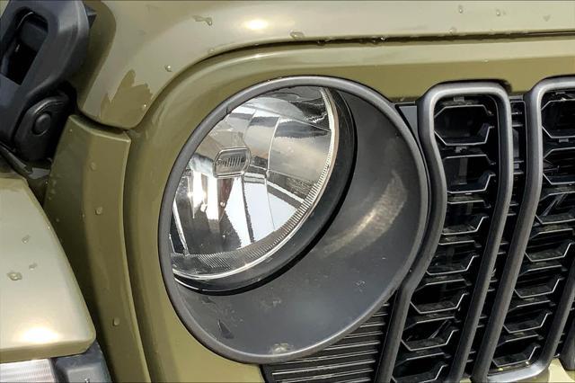 new 2025 Jeep Gladiator car, priced at $43,385