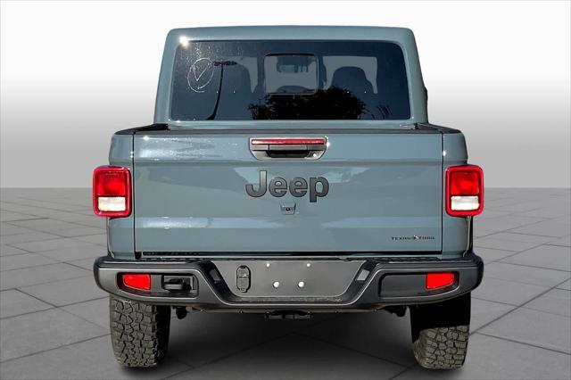 new 2025 Jeep Gladiator car, priced at $45,999