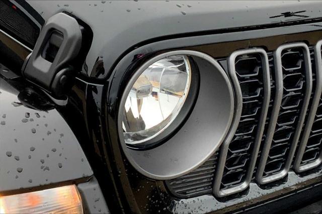 new 2025 Jeep Gladiator car, priced at $43,385