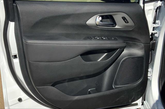 new 2025 Chrysler Pacifica car, priced at $44,445