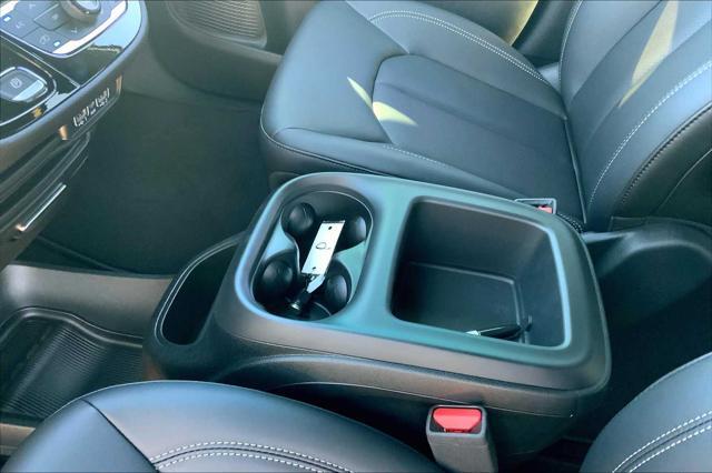 new 2025 Chrysler Pacifica car, priced at $44,445