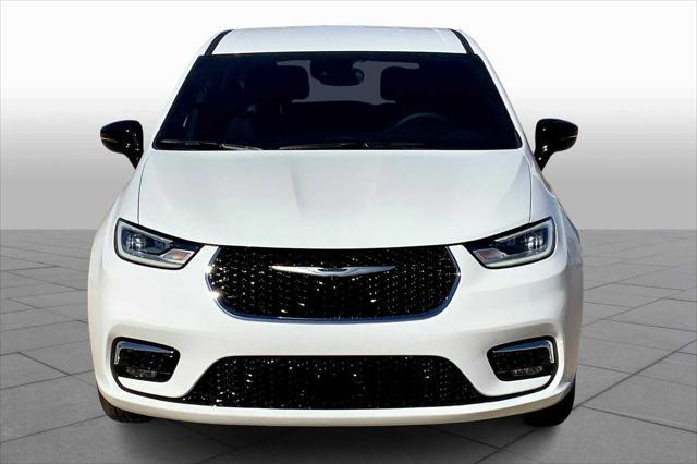 new 2025 Chrysler Pacifica car, priced at $44,445