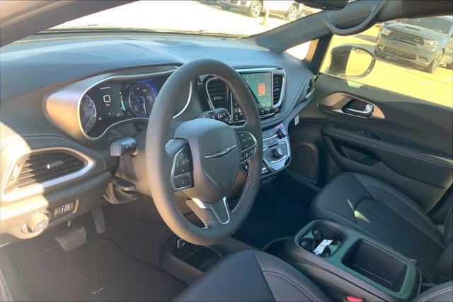 new 2025 Chrysler Pacifica car, priced at $44,445