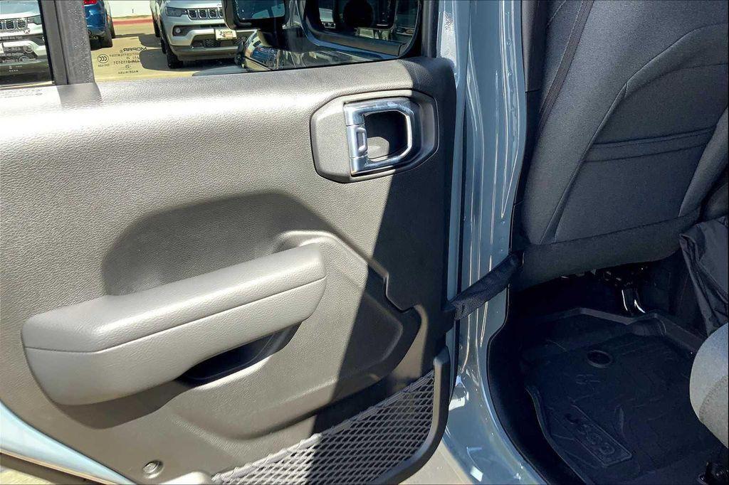 new 2025 Jeep Wrangler car, priced at $46,999