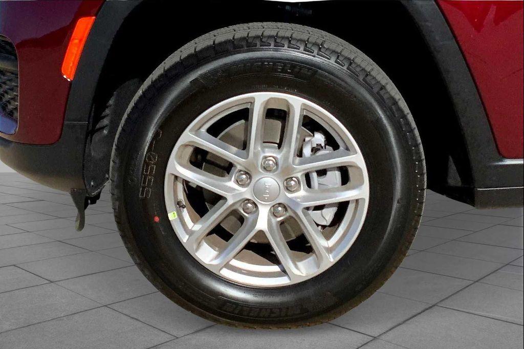 new 2025 Jeep Grand Cherokee car, priced at $37,999
