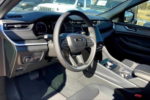 new 2025 Jeep Grand Cherokee car, priced at $42,175