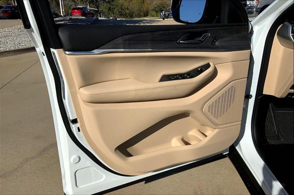 new 2025 Jeep Grand Cherokee L car, priced at $44,999