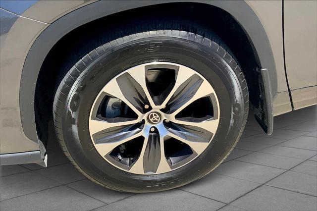 used 2023 Toyota Highlander Hybrid car, priced at $39,990