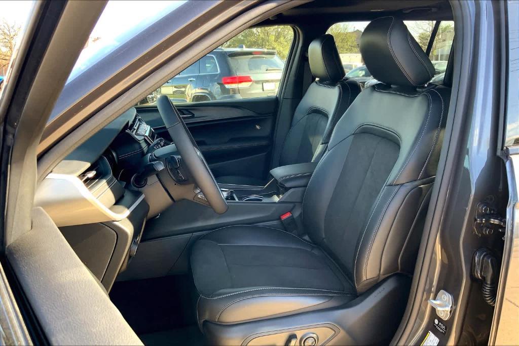 new 2024 Jeep Grand Cherokee L car, priced at $43,999