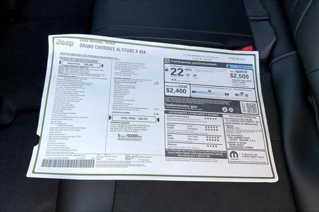 new 2025 Jeep Grand Cherokee car, priced at $48,375