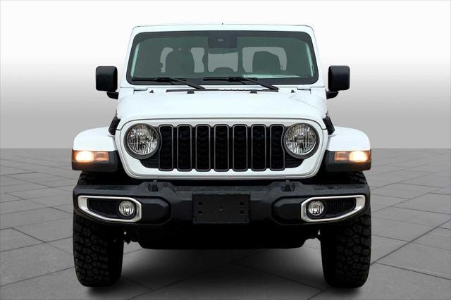 new 2025 Jeep Gladiator car, priced at $43,999