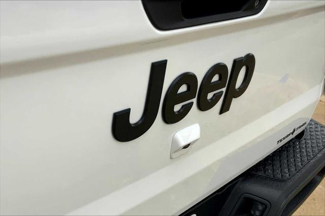 new 2025 Jeep Gladiator car, priced at $43,999