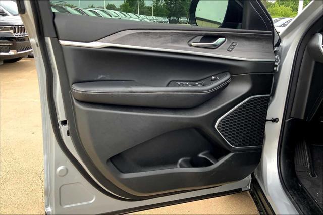 new 2025 Jeep Grand Cherokee car, priced at $55,705