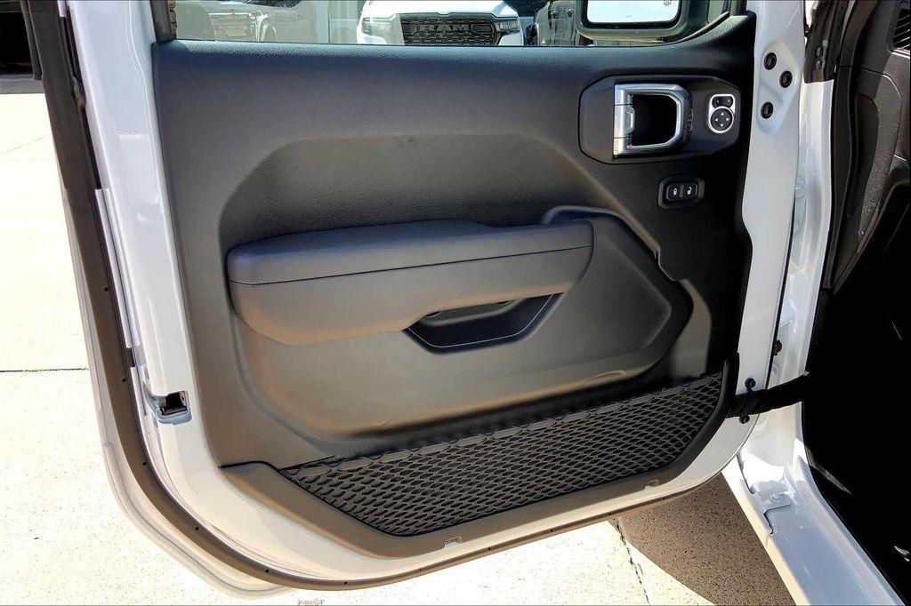 new 2025 Jeep Wrangler car, priced at $47,799
