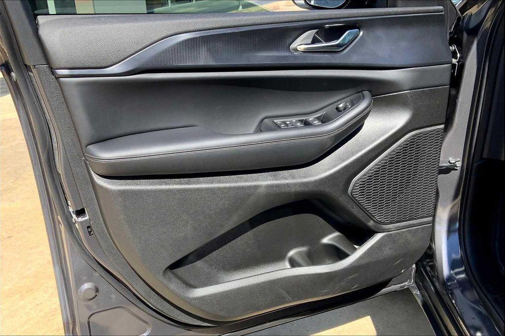 new 2025 Jeep Grand Cherokee car, priced at $37,499